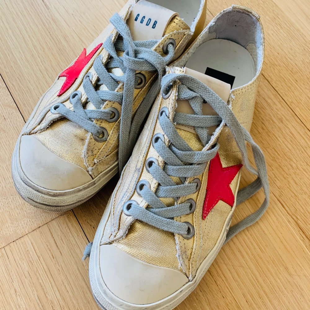 Pair of sneakers Golden Goose Vstar 2 size 37